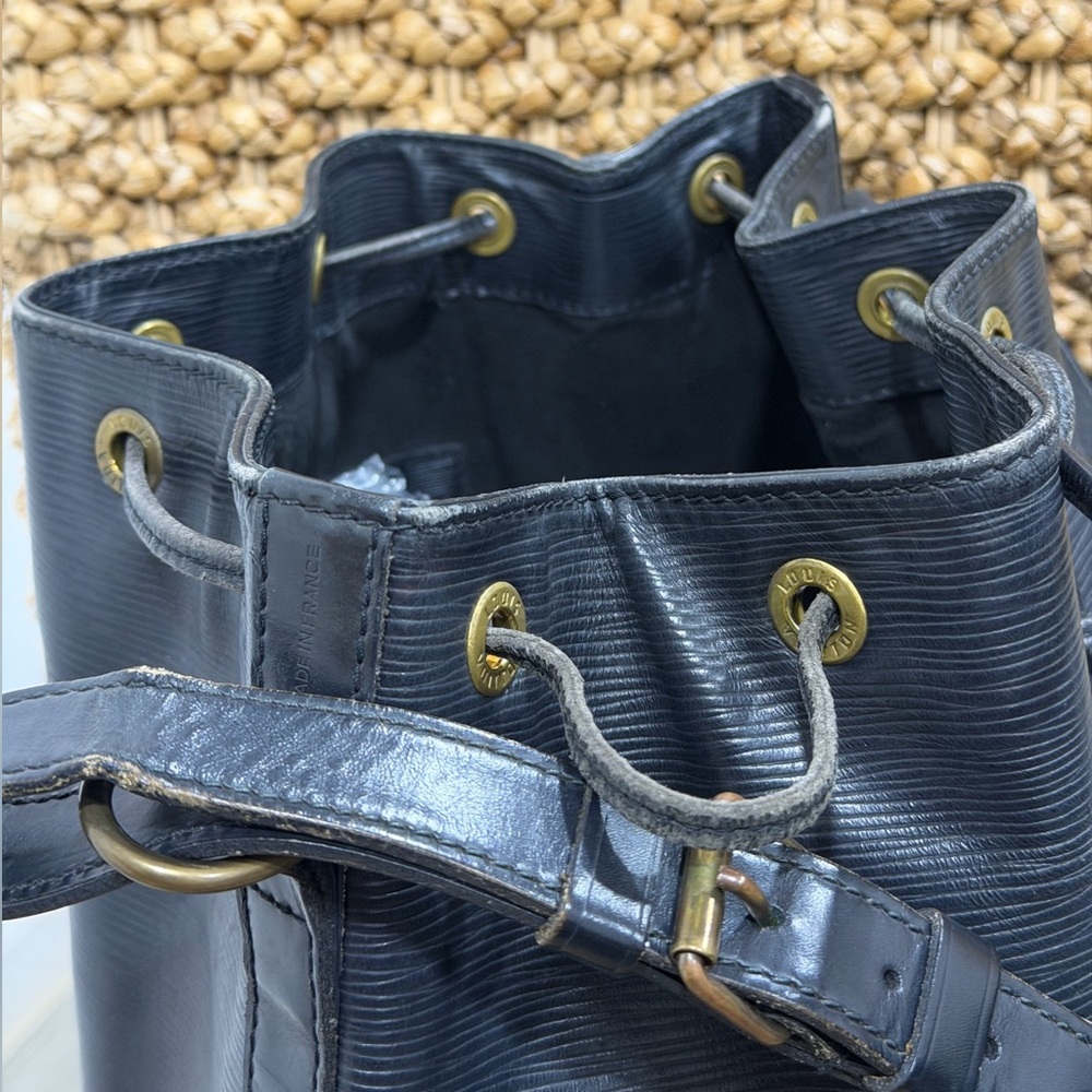 Louis Vuitton‎ Epi Noé Bucket Bag in Noir Black GM - Picture 5 of 14